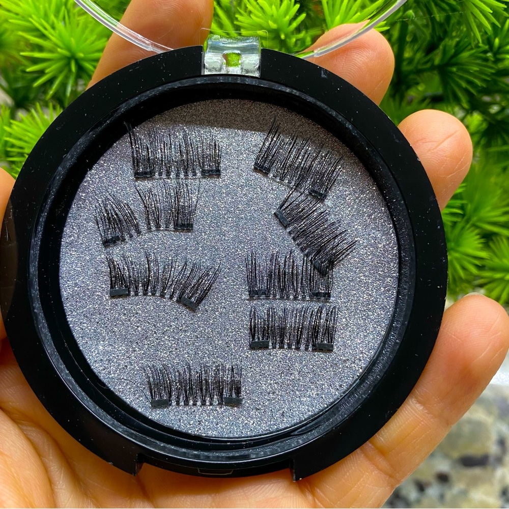 Vassoul Magnetic Eyelashes with Eyelashes Applicatior BRAND NEW